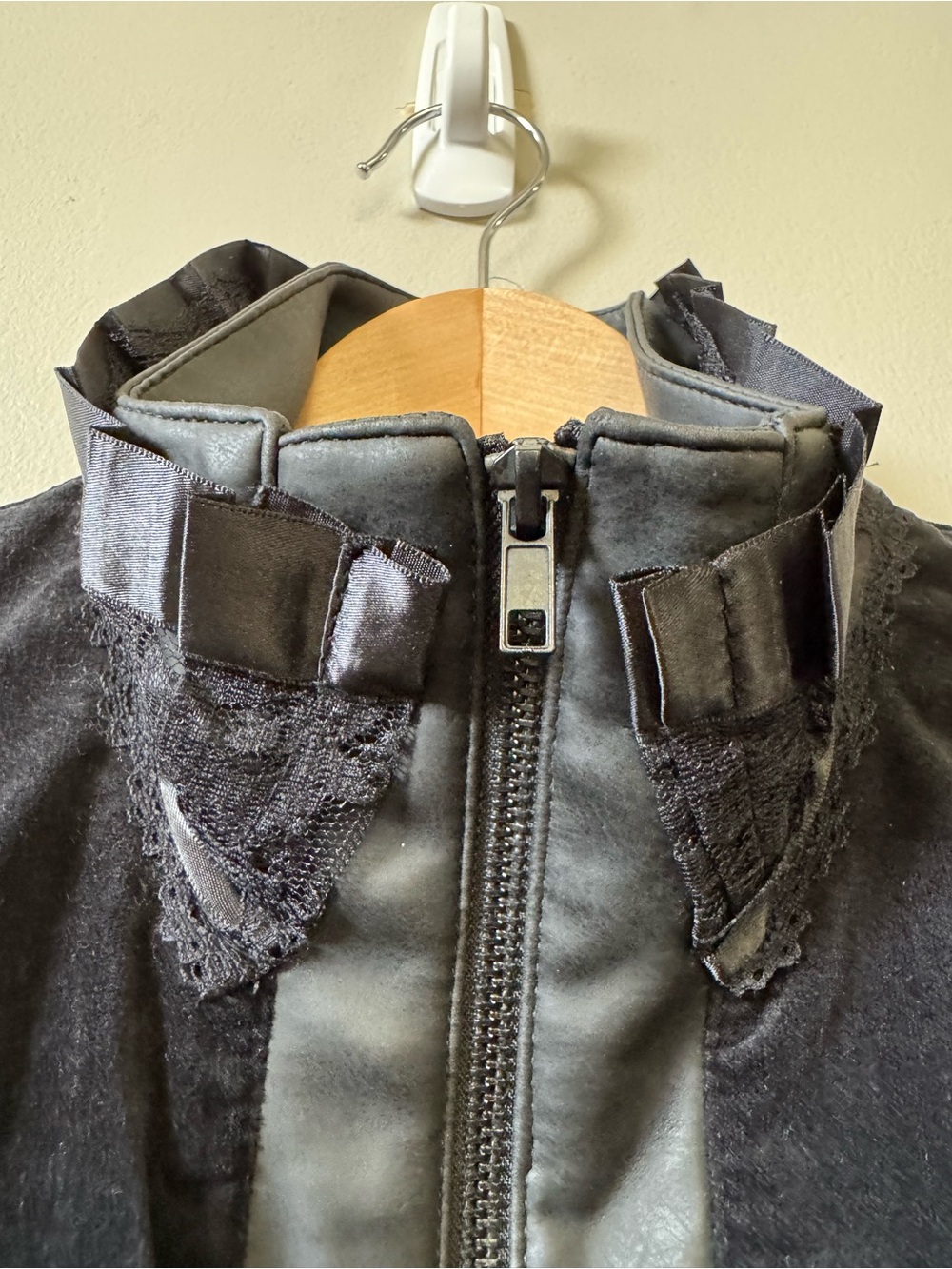 Blacklist Lip Service Lost Velvet empire blazer black jacket - Picture 6 of 14